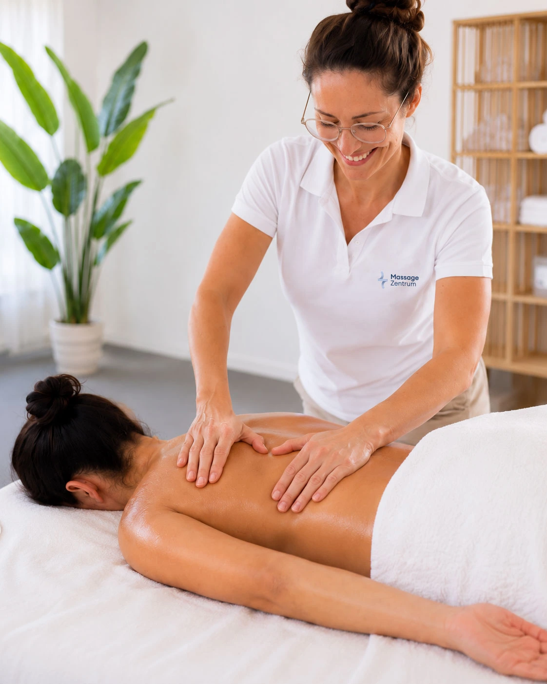 Therapeutische Massage in unserer Praxis am Aeschengraben 13